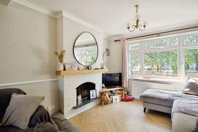 40, Maytree Crescent, Watford photo 3