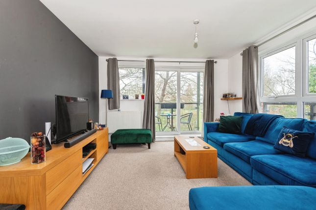 Flat 11/Maple Court, Park View Road, Leatherhead photo 3