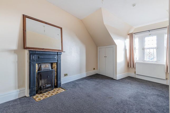 Third Floor Flat, 8, Royal Buildings, Penarth photo 2