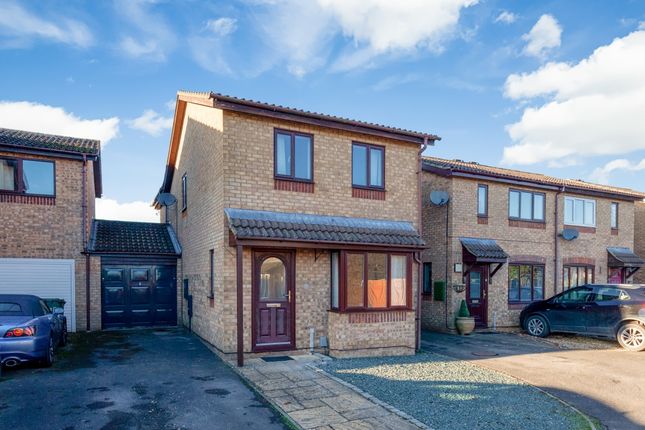 Semi-detached house to rent in Beckdale Close, Bicester