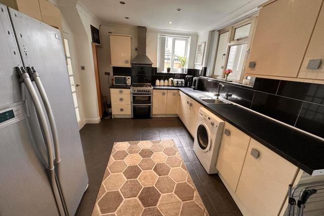 104a, Carr Manor Road, LEEDS photo 5