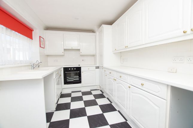 4, Denham Close, Fareham photo 4