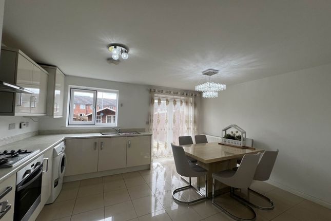 8, Barsham Close, Manchester photo 3