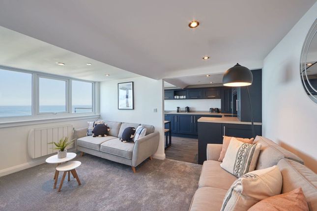 2-bed flat on Crescent Terrace, Whitby, £4,884/mo