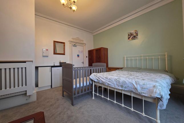 Studio house on TIPTON, £625/mo
