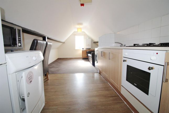 Flat to rent in St. Annes Road, Caversham, Reading