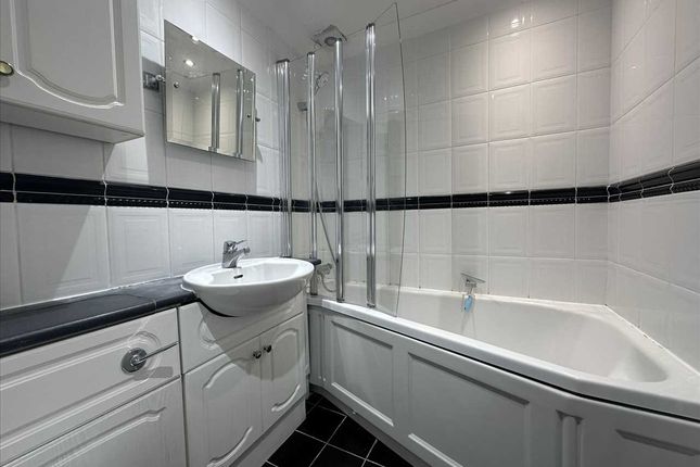 50, Oakley Close, Isleworth photo 4