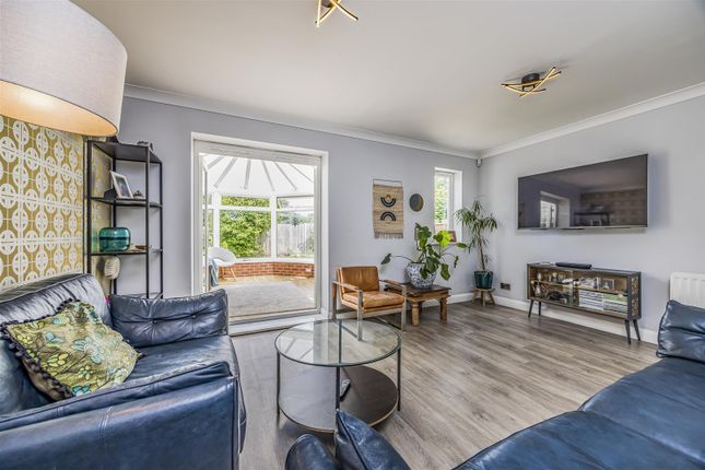 6, Kingfisher Drive, Westbourne photo 3