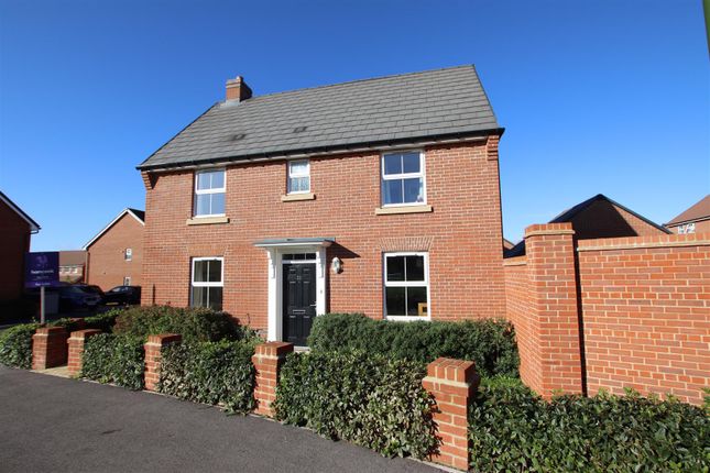 3-bed detached on 21, Clark Drive, Westhampnett, £465,000