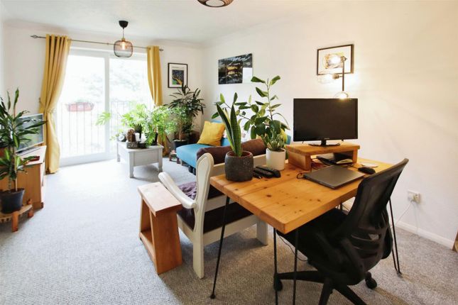 Flat for sale in Dundonald Close, Waterside Park, Southampton