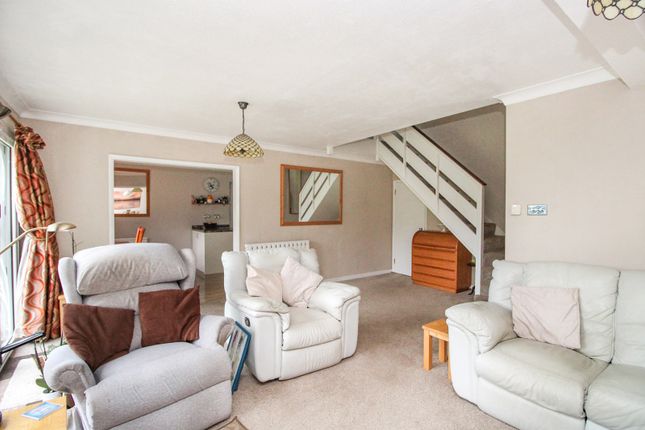 Buckswood Drive, Crawley photo 4
