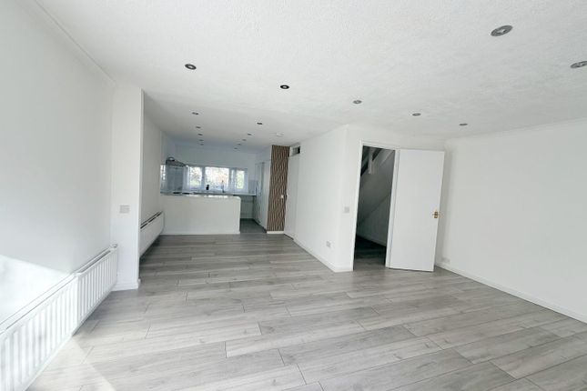 22, Ellisgill Court, Milton Keynes photo 3