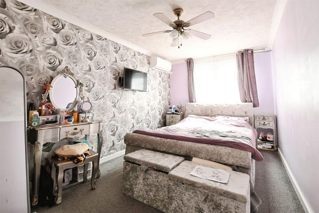 12, Lanyon Close, Hull photo 3