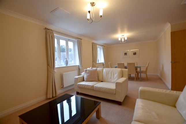 Flat to rent in Charlwood Place, Reigate