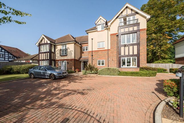 Thumbnail Flat for sale in Argent House, The Avenue, Hatch End, Pinner, Middlesex
