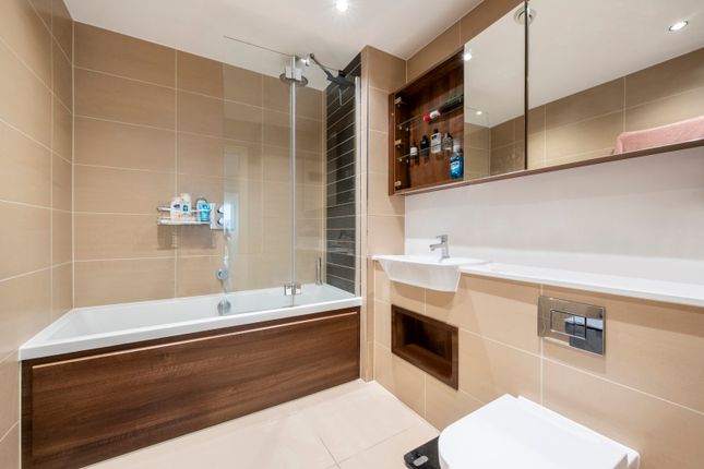 Flat for sale in Altitude Point, 71 Alie Street
