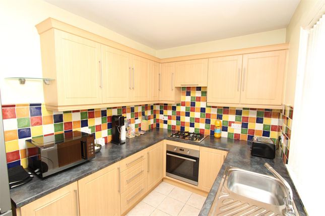 94, Bolton Drive, Bradford photo 3