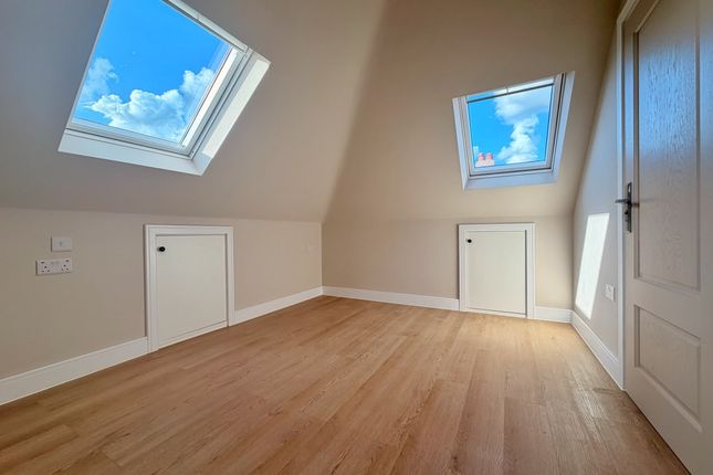 364, Whitton Avenue East, Greenford photo 2