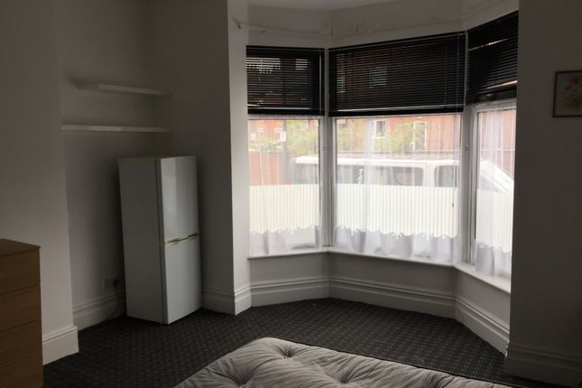 Thumbnail Room to rent in Wakefield, West Yorkshire