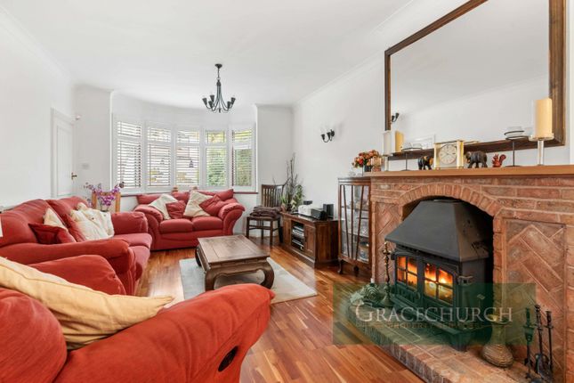 44 Dale View Crescent, Chingford photo 2