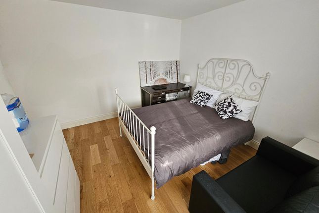25, Locarno Road, Greenford photo 5