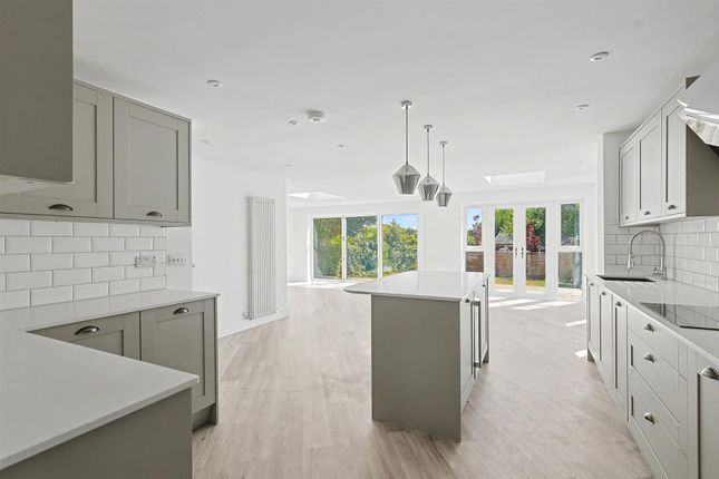 6, Park Gardens, Hockley photo 2