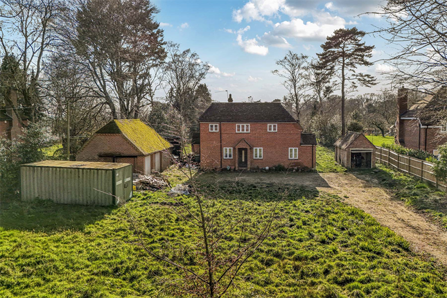 Greenways, Upper Basildon photo 3