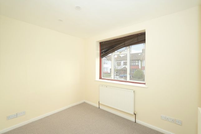Terraced house to rent in High View Road, London