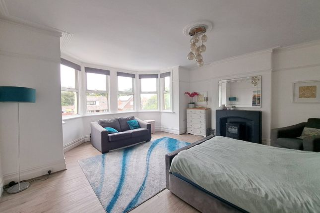 Flat 2, 74, Berrow Road, Somerset photo 3