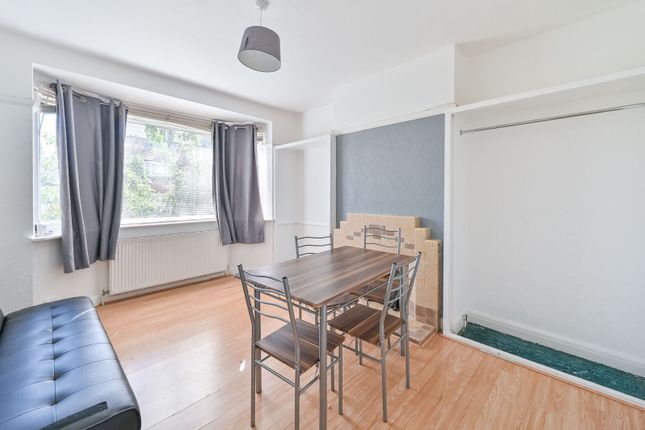 2-bed flat on Abbots Park, Tulse Hill, Tulse Hill, £2,300/mo