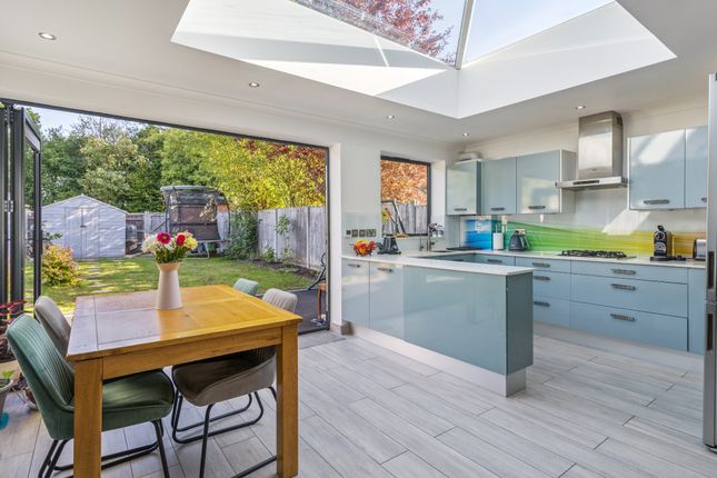 56 The Gowers, Amersham photo 3