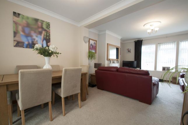 43, Cherry Avenue, Slough photo 4