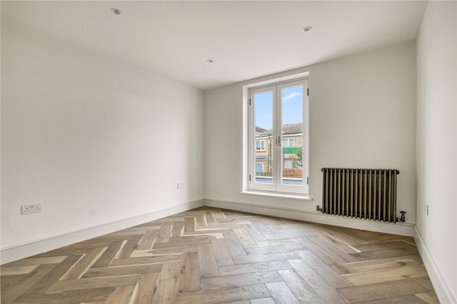 Terraced house for sale in Digby Crescent, London