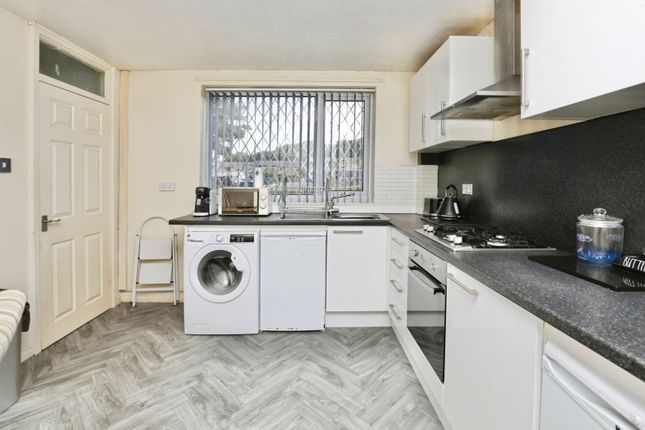 37, Melbreck, Skelmersdale photo 4