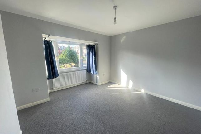 5, Greyshiels Avenue, Leeds photo 3
