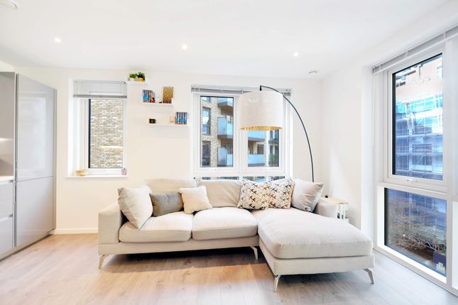Juniper Drive, London photo 2