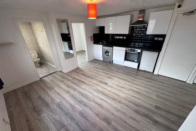 Flat 7 32, Atherley Road, Southampton photo 2