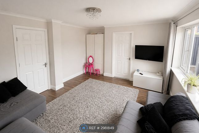 Elm Park Close, Houghton Regis, Dunstable photo 2