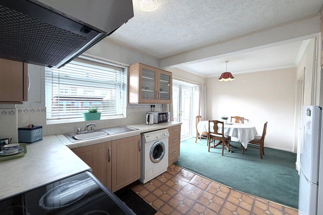 12 Oakfield Crescent, Pontypridd photo 4