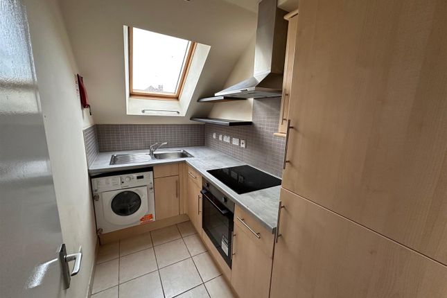 Flat 3, Northfields Court, Uxbridge photo 2