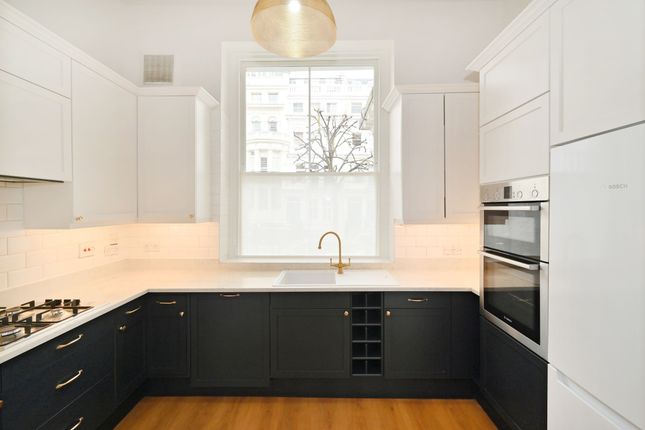 Flat to rent in Ladbroke Gardens, London