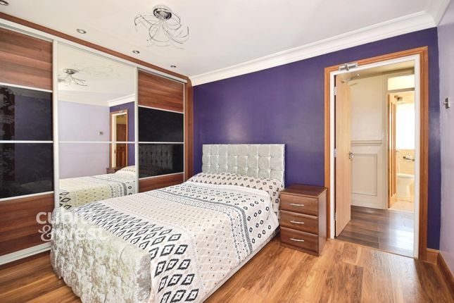 Room 3, 21, Crosspath, Crawley photo 3