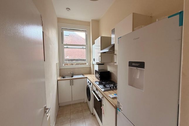 Flat 5, 1205 London Road, London photo 4