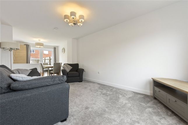 24, Bramley Close, N E Lincs photo 4