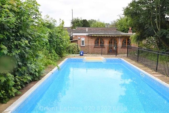Bungalow for sale in Boltmore Close, Hendon