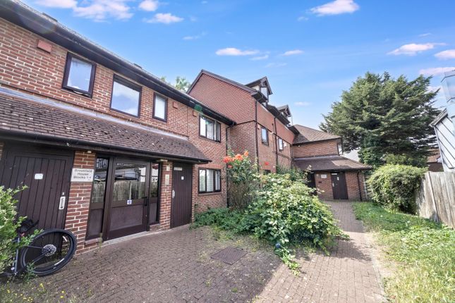 1-bed flat on Flat 5, Datchet, £105,000