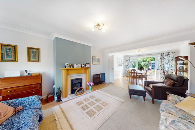35 The Chase, Eastcote, Greater London photo 2