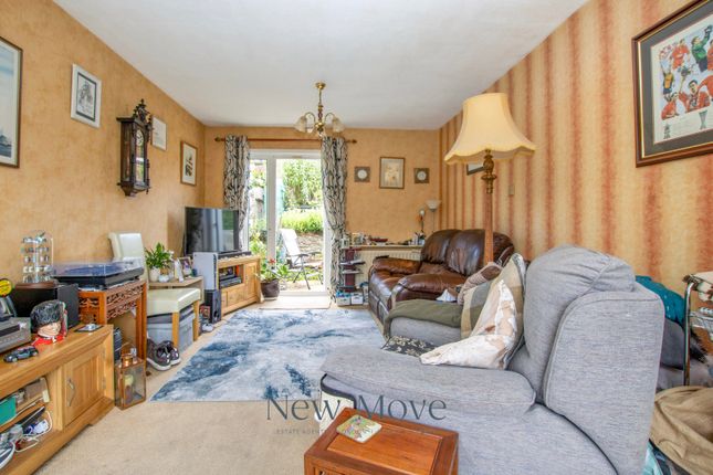 60 Darleydale, Crawley photo 4