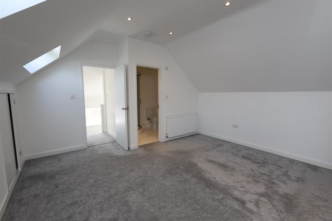 Flat 3 (Top Flat), 129a St. John`s Hill, Sevenoaks photo 5