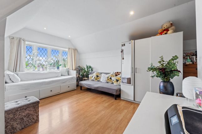 Thumbnail Flat to rent in Commonside East, Mitcham, Surrey